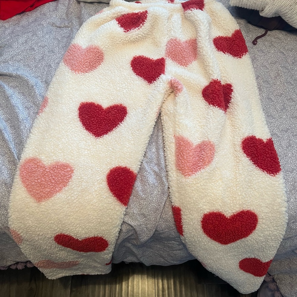 Cozy Heart Patterned Pjs - Picture 2 of 2